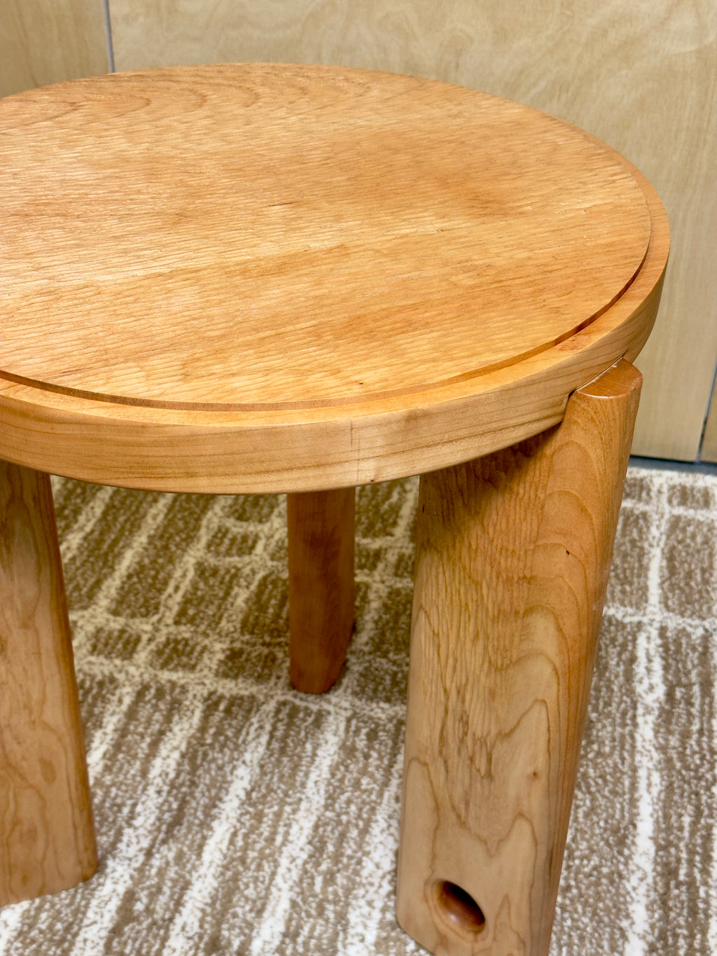 "Nuh" Side table