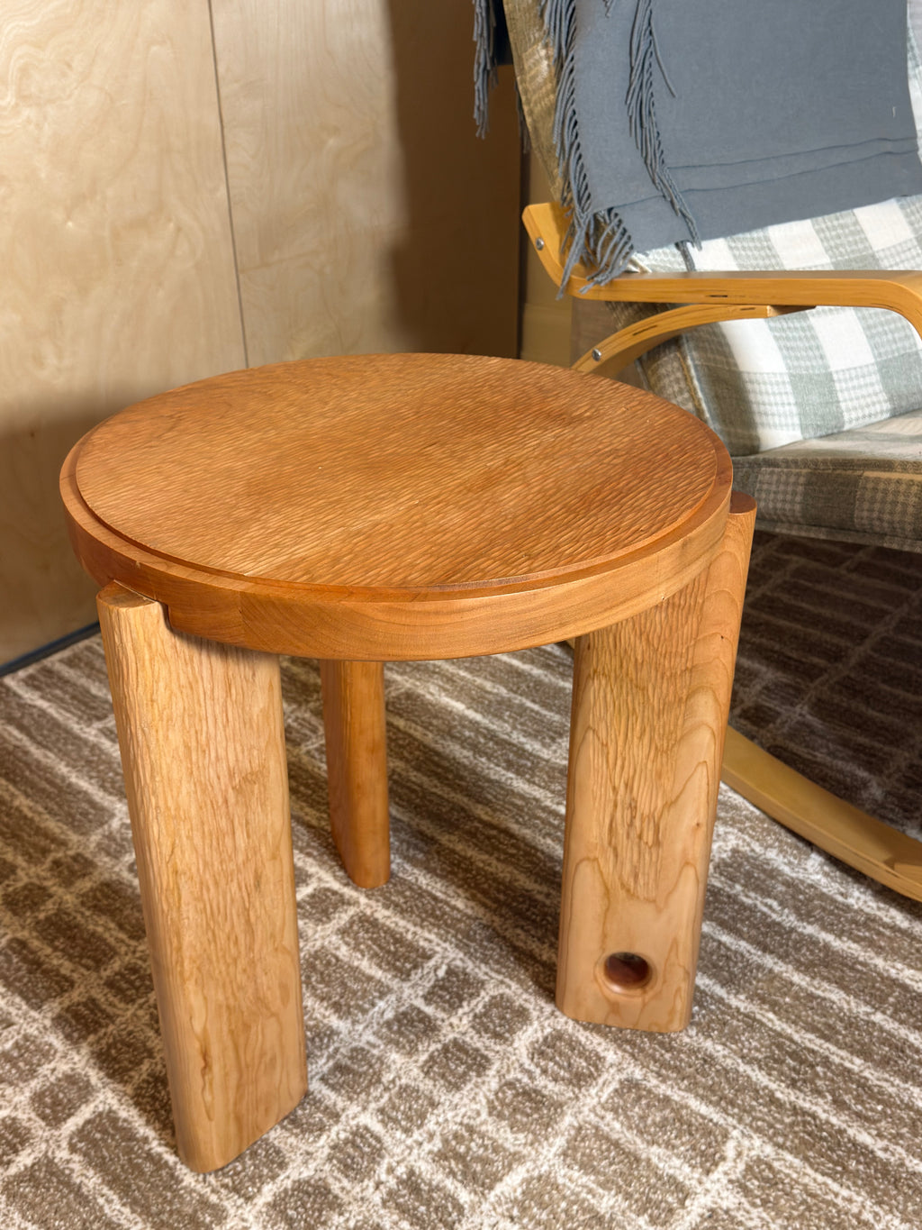 "Nuh" Side table