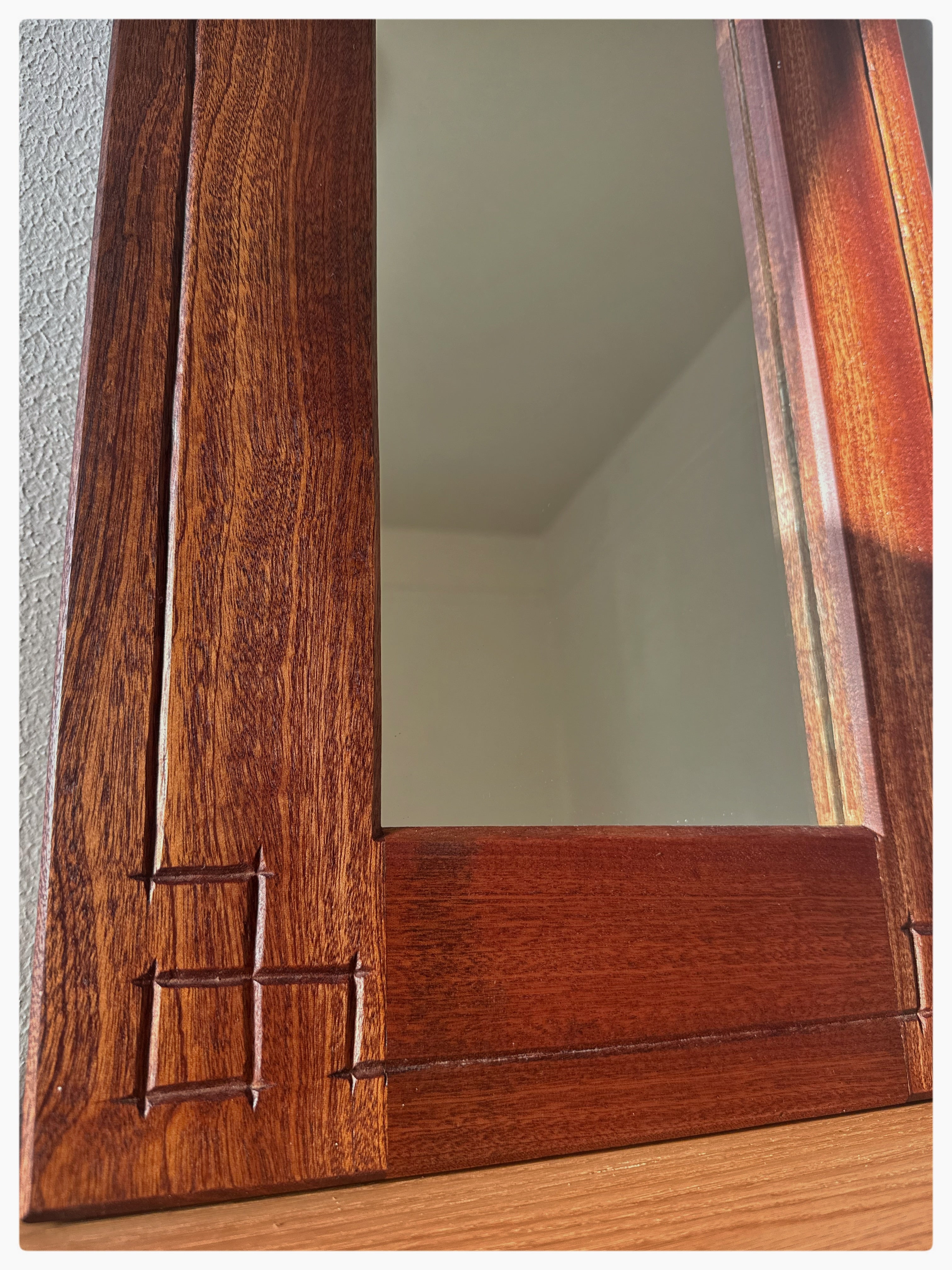 “Xee” Mirror