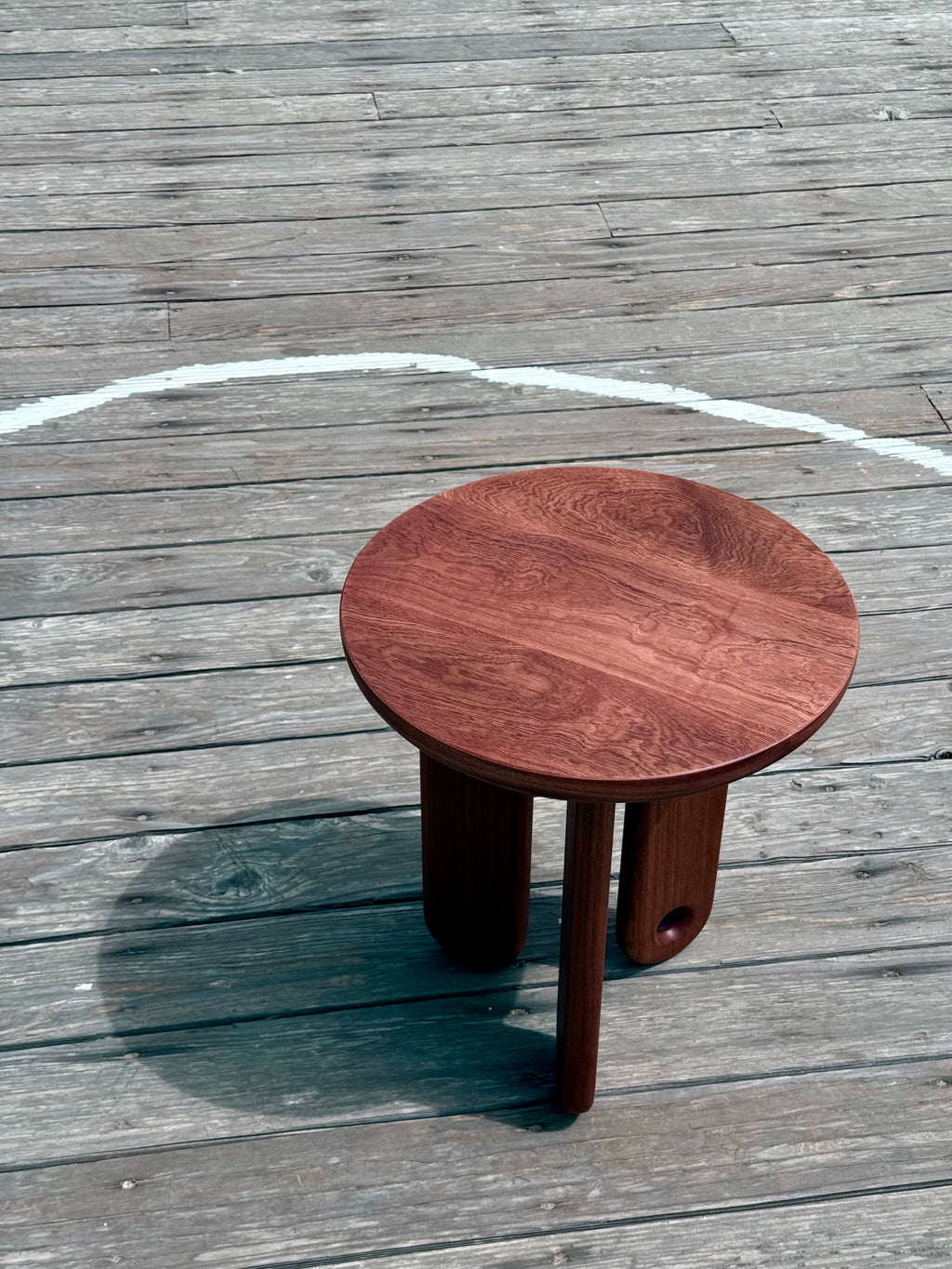 "Nuh" side table